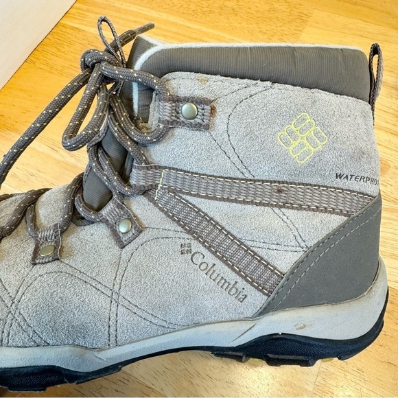 Columbia Women’s Waterproof Hiking Boot Size 6 - Picture 7 of 9